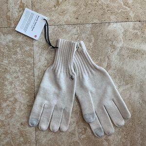 NWT Lululemon wool be toasty gloves